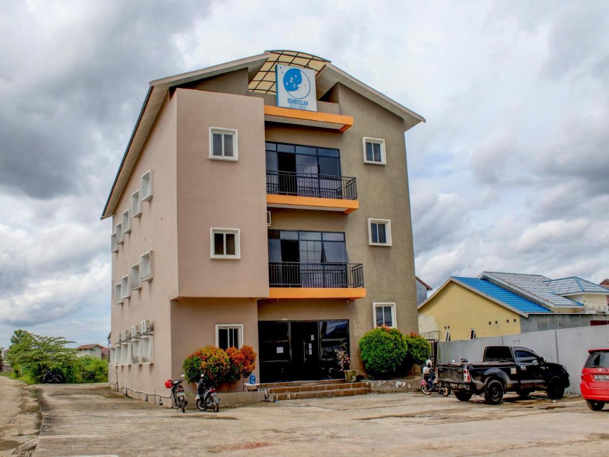 Oyo 90162 Remboelan Guest House Sungai Lutus 外观 照片