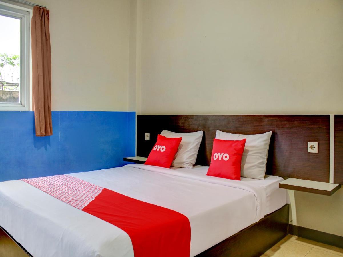 Oyo 90162 Remboelan Guest House Sungai Lutus 外观 照片