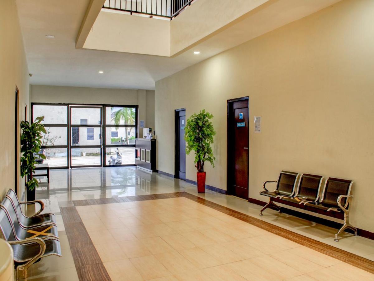 Oyo 90162 Remboelan Guest House Sungai Lutus 外观 照片