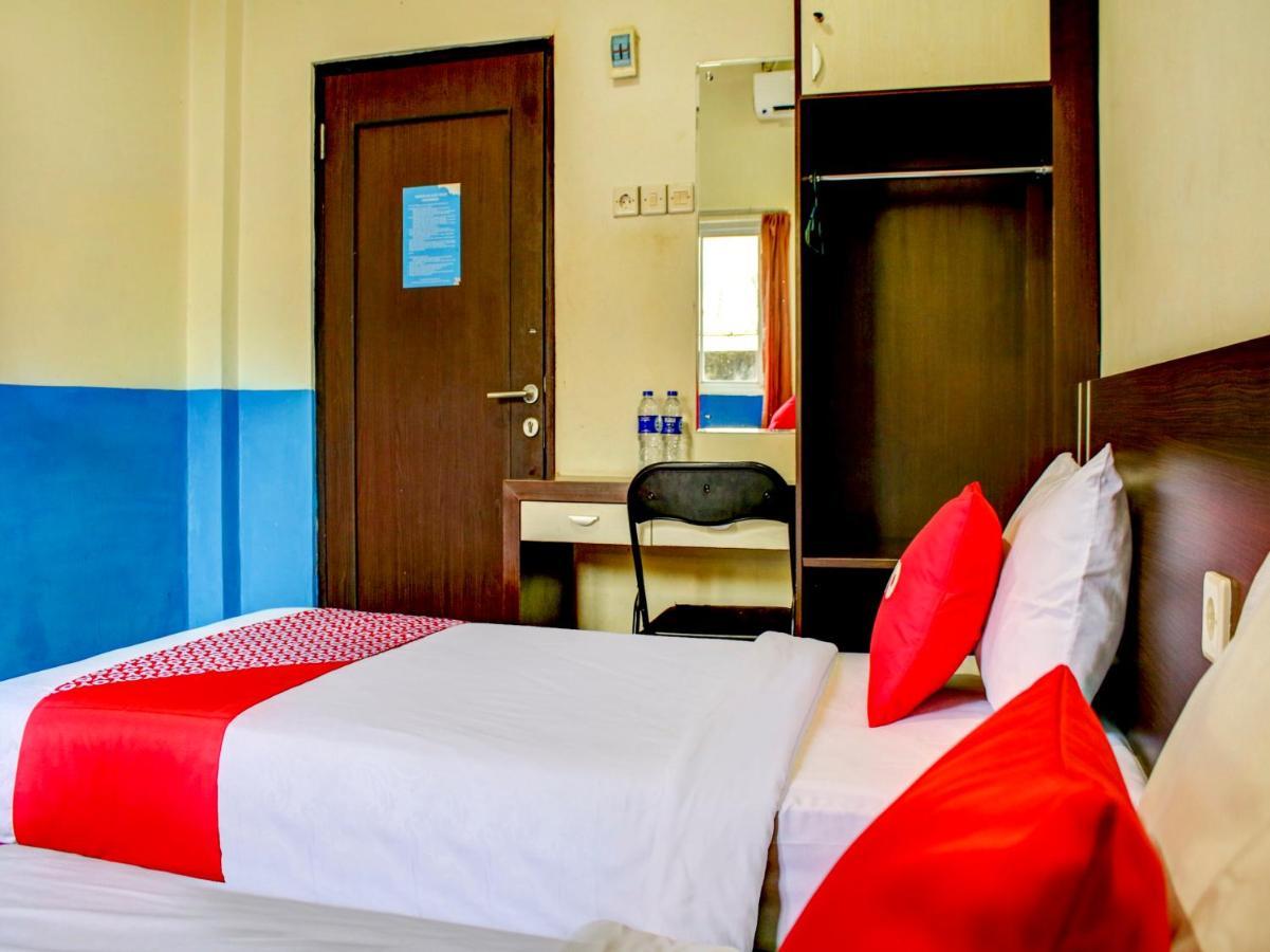 Oyo 90162 Remboelan Guest House Sungai Lutus 外观 照片